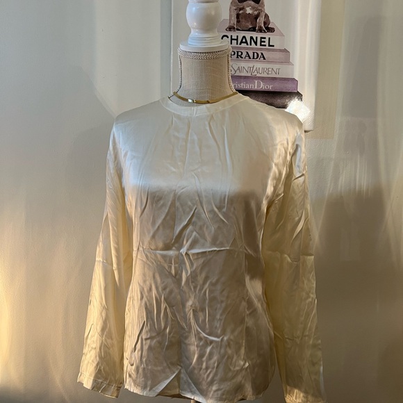 100% Silk Ivory Cream Blouse Size S - Picture 3 of 3